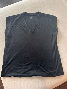 Frame Ladies Black Le Mid Rise V Neck Tee, Size Medium